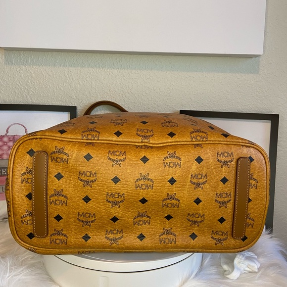 MCM Reversible Liz Medium Shopper in Cognac - Picture 7 of 12